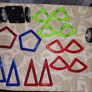 Stackable magnetic shapes and wheels
